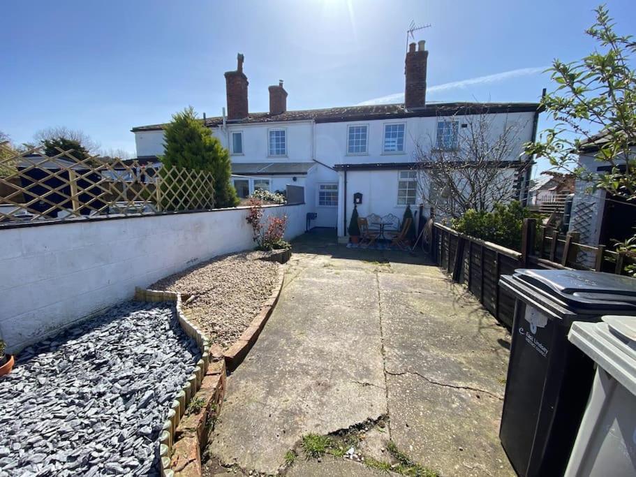 Quaint Beachside Cottage Chapel St. Leonards Exterior foto